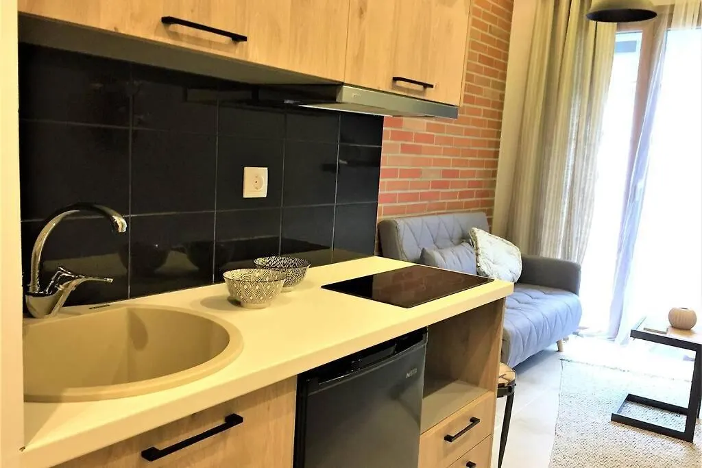Cosy Industrial Style Little Home Just 5Minutes From Waterfront Thessaloniki 0*,