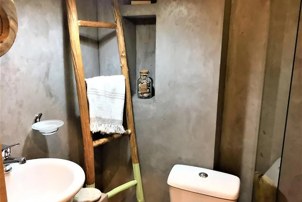 Cosy Industrial Style Little Home Just 5Minutes From Waterfront Thessaloniki Greece