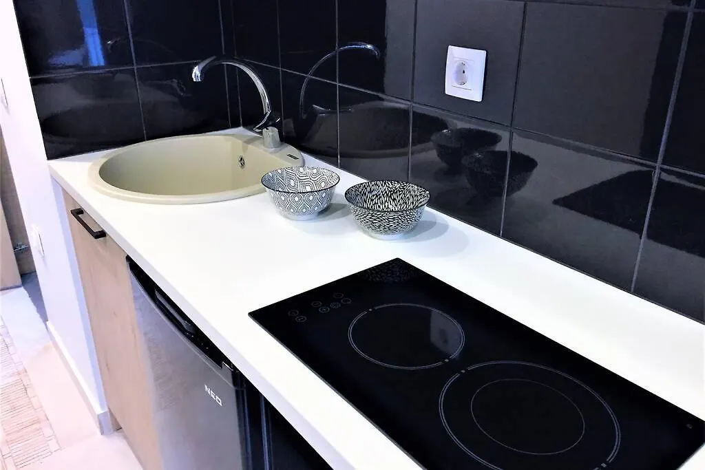 Cosy Industrial Style Little Home Just 5Minutes From Waterfront Thessaloniki Apartment